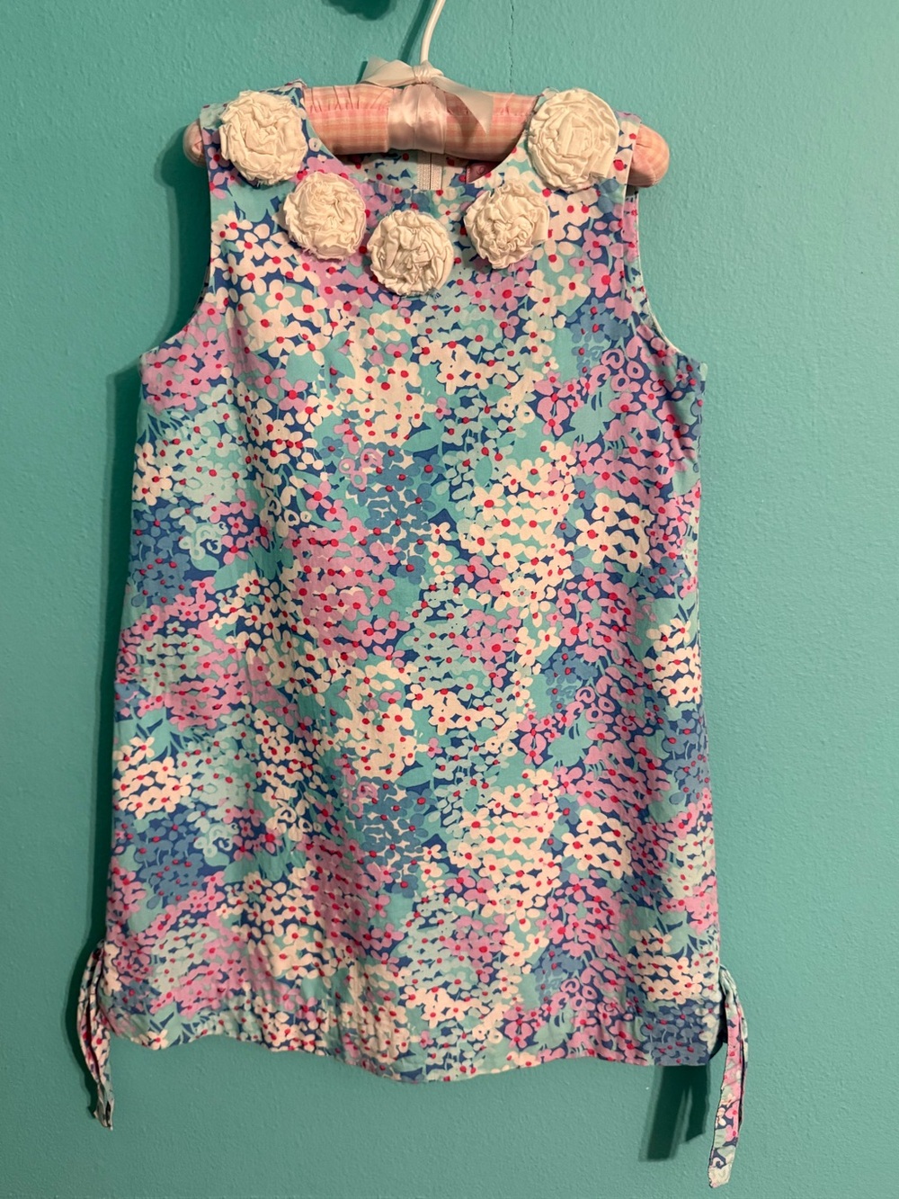 EUC Girls Lilly Pulitzer Floral Shift Dress w/Fabric Rosettes Around Collar
